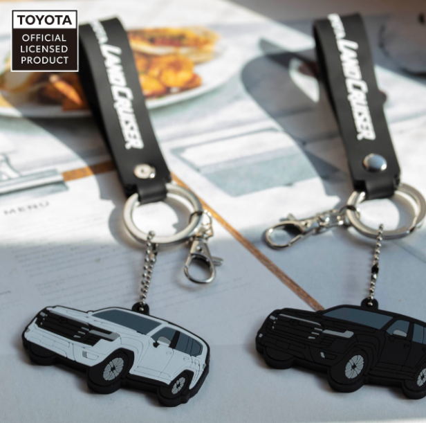 TOYOTA ラバーキーホルダー ランドクルーザー300(ブラック・ホワイト)