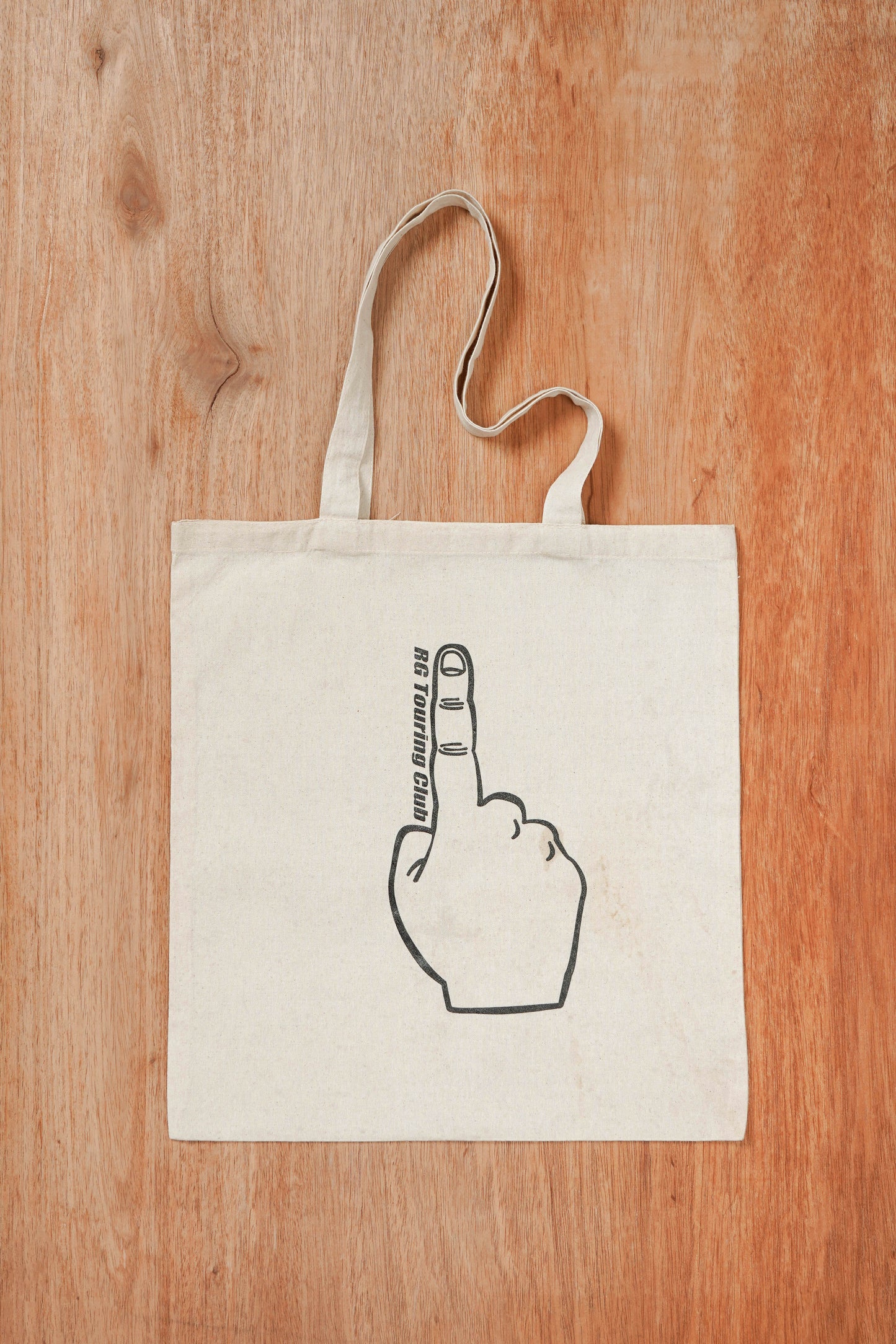 厚手でしっかりとしたA4サイズがすっぽり収まるトートです。 折りたたんで携帯して、ツーリング先でのお土産購入の際に是非! (サイズ) 本体/約W38×H42 持ち手/約2.5×60 (素材)綿100%