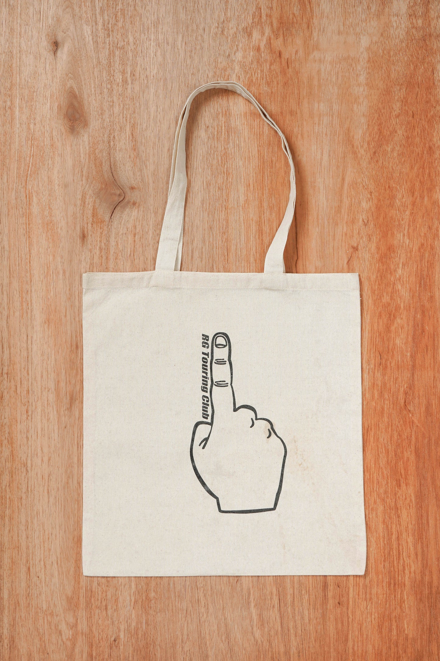 厚手でしっかりとしたA4サイズがすっぽり収まるトートです。 折りたたんで携帯して、ツーリング先でのお土産購入の際に是非! (サイズ) 本体/約W38×H42 持ち手/約2.5×60 (素材)綿100%