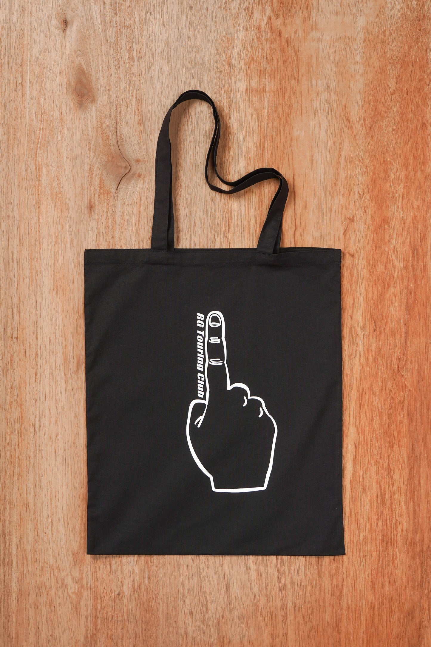 厚手でしっかりとしたA4サイズがすっぽり収まるトートです。 折りたたんで携帯して、ツーリング先でのお土産購入の際に是非! (サイズ) 本体/約W38×H42 持ち手/約2.5×60 (素材)綿100% 黒